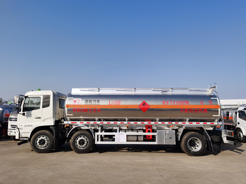 天錦小三軸油罐車(chē)